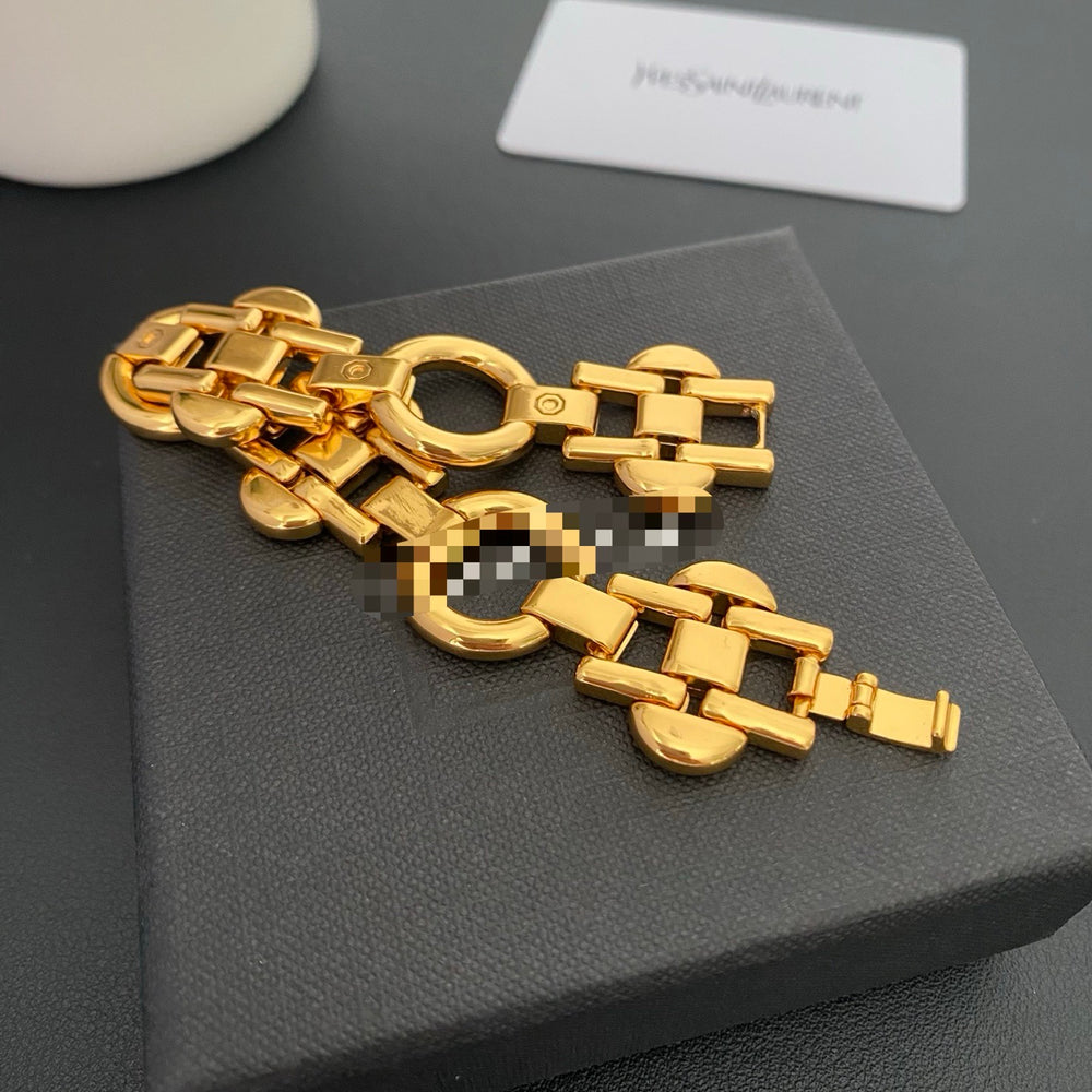 Gold-tone geometric link bracelet with rounded rings and polished rectangular links
