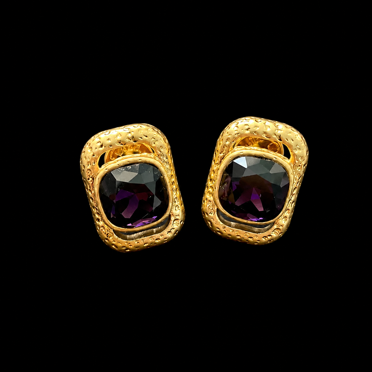 Purple cushion-shape faceted stud earrings