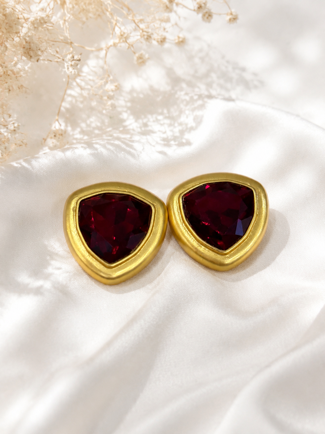 Gold-tone diamond-shape rhinestone-style clip-on earrings red color detail