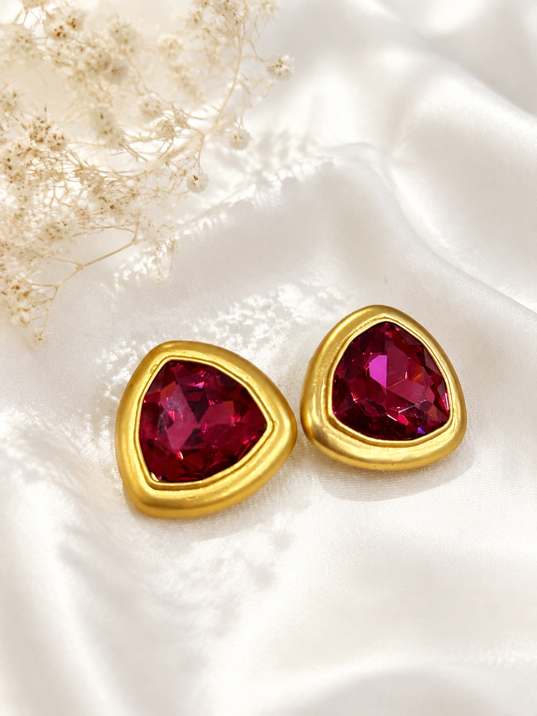Gold-tone diamond-shape rhinestone-style clip-on earrings rose pink color detail