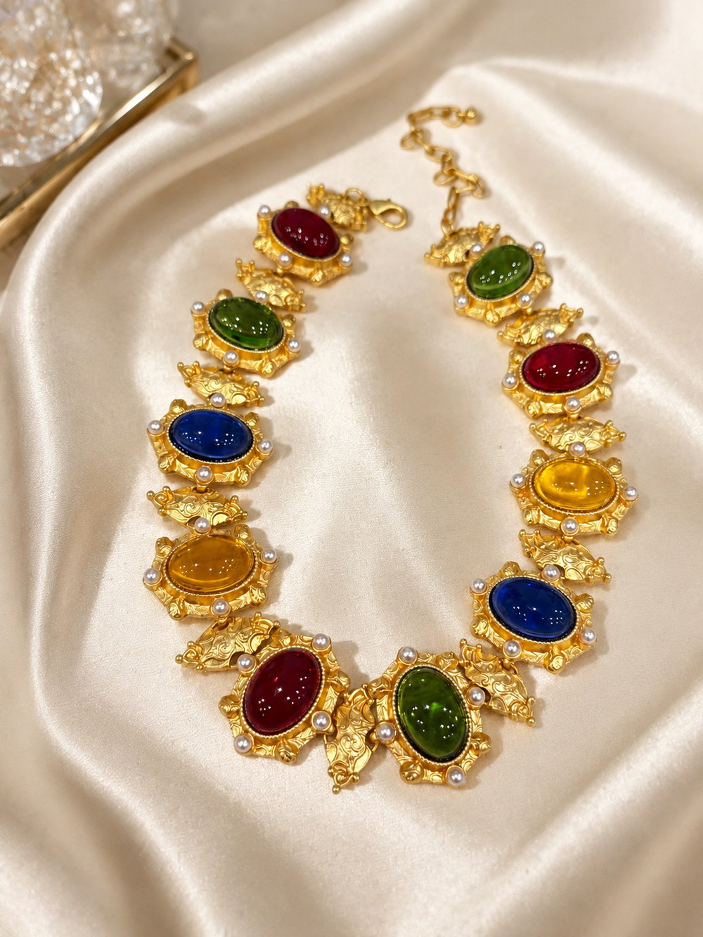 Multicolor glass pearl-style oval vintage statement necklace front view