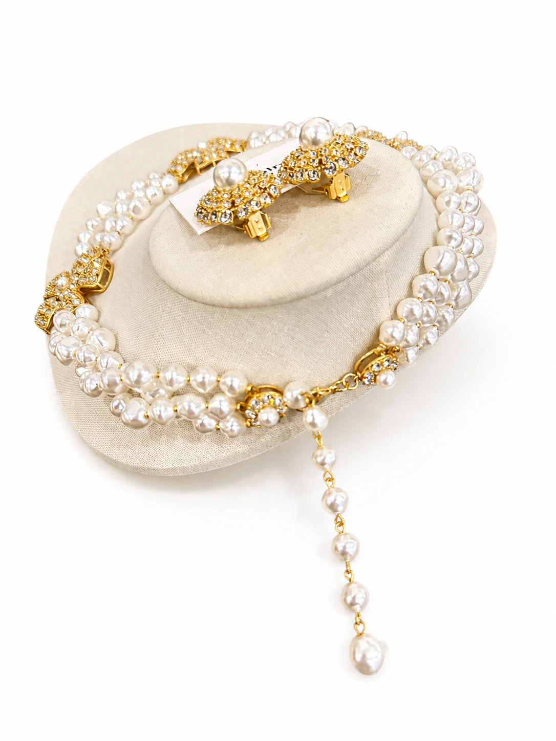 Pearl-style gold-tone flower necklace and matching earrings set side detail with clasp