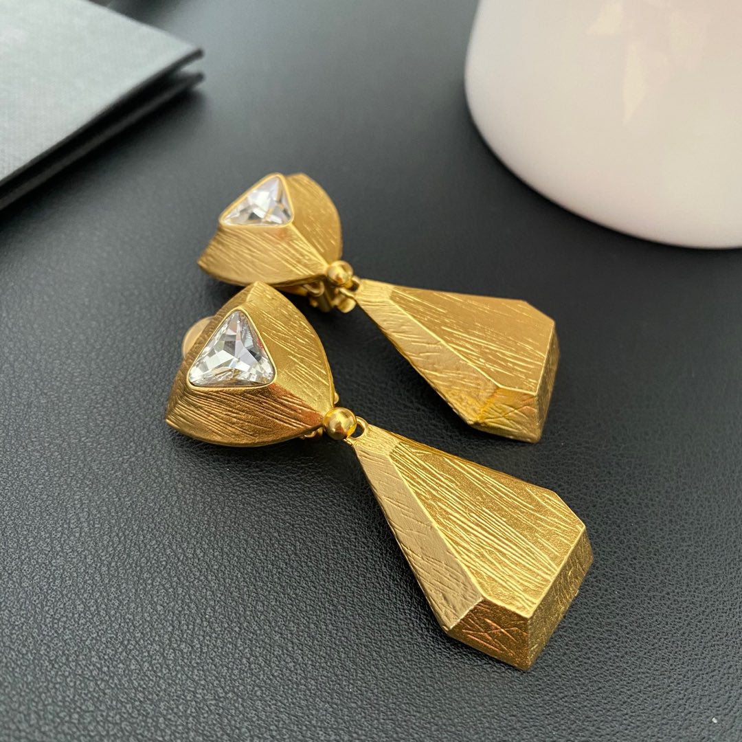 Front view of vintage-inspired rhinestone geometric teardrop clip-on earrings